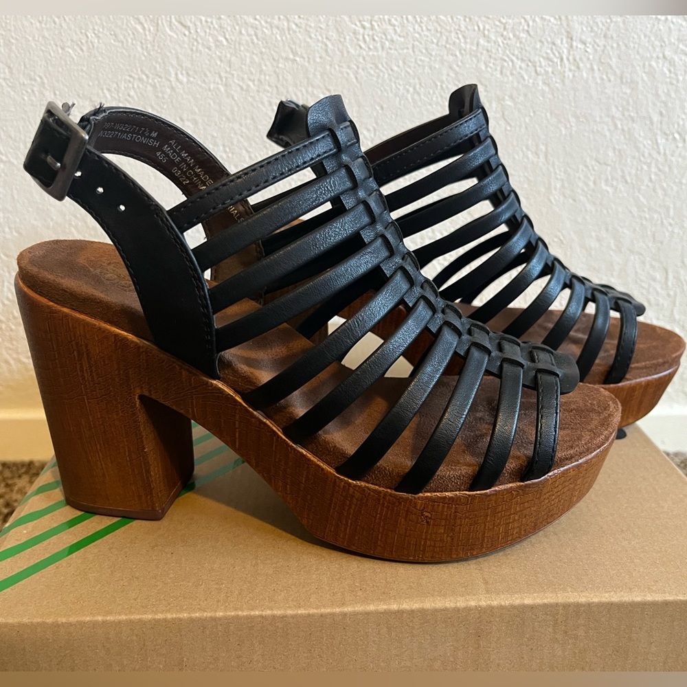 White Mountain Gladiator Block Heal Size 7 1/2